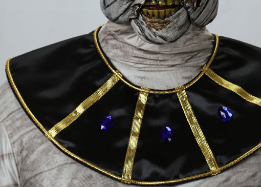 mummy collar detail